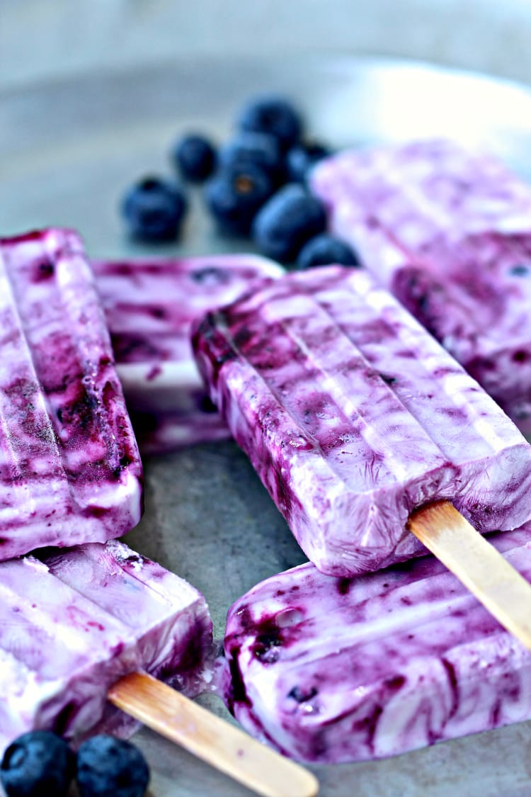 4 Ingredient Blueberry Yogurt Popsicles | @foodiephysician