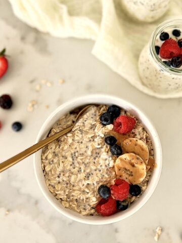Overhead picture of healthy overnight oats in a bowl with a jar of overnights oats nearby.